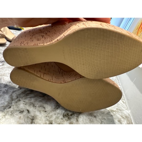Stuart‎ Weitzman Beige Patent Leather Cork Platform Wedge Pumps Size 9 - Picture 8 of 10